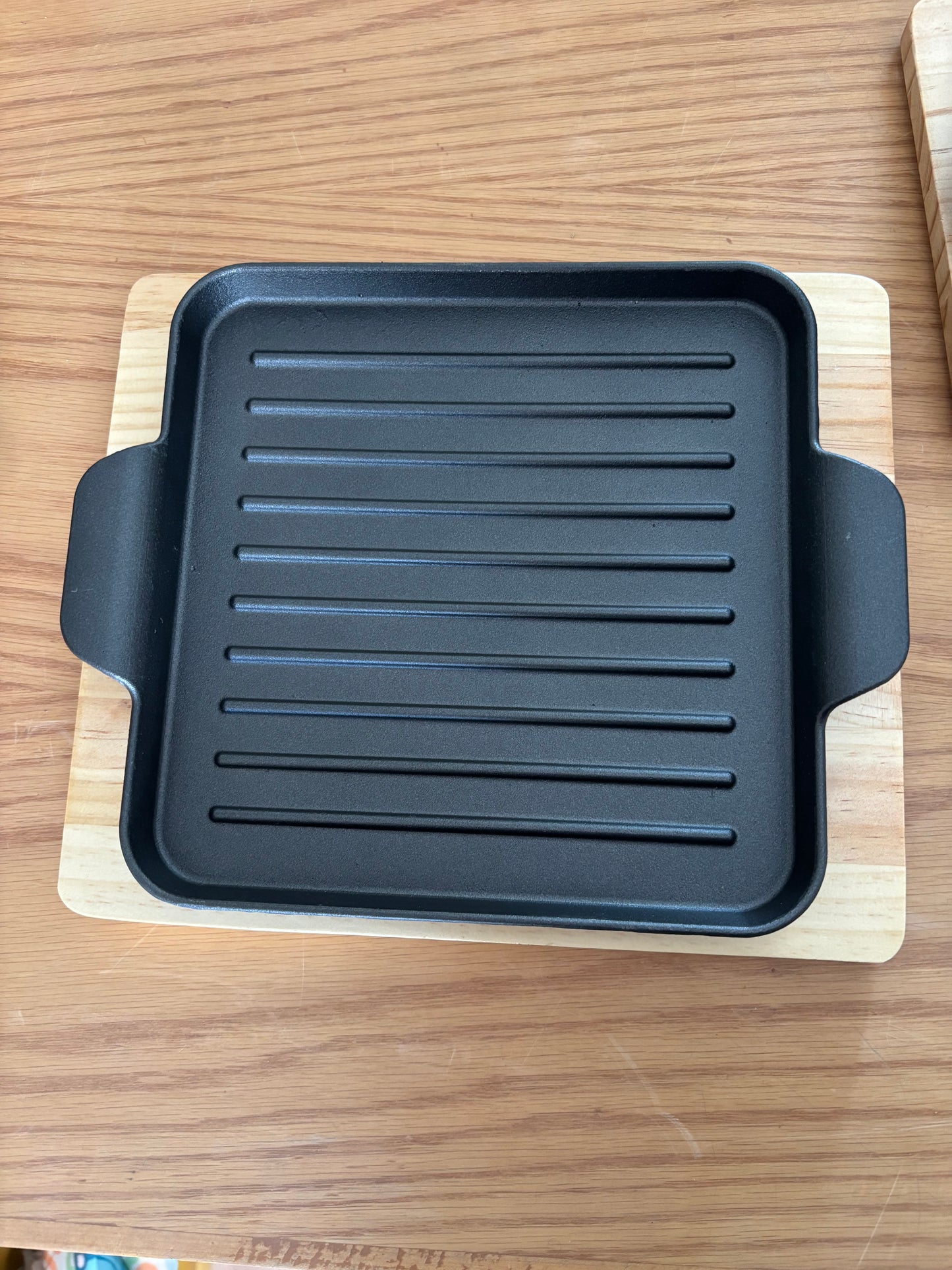 Rectangular Cast iron Grill Pan With Wooden  Serving Base