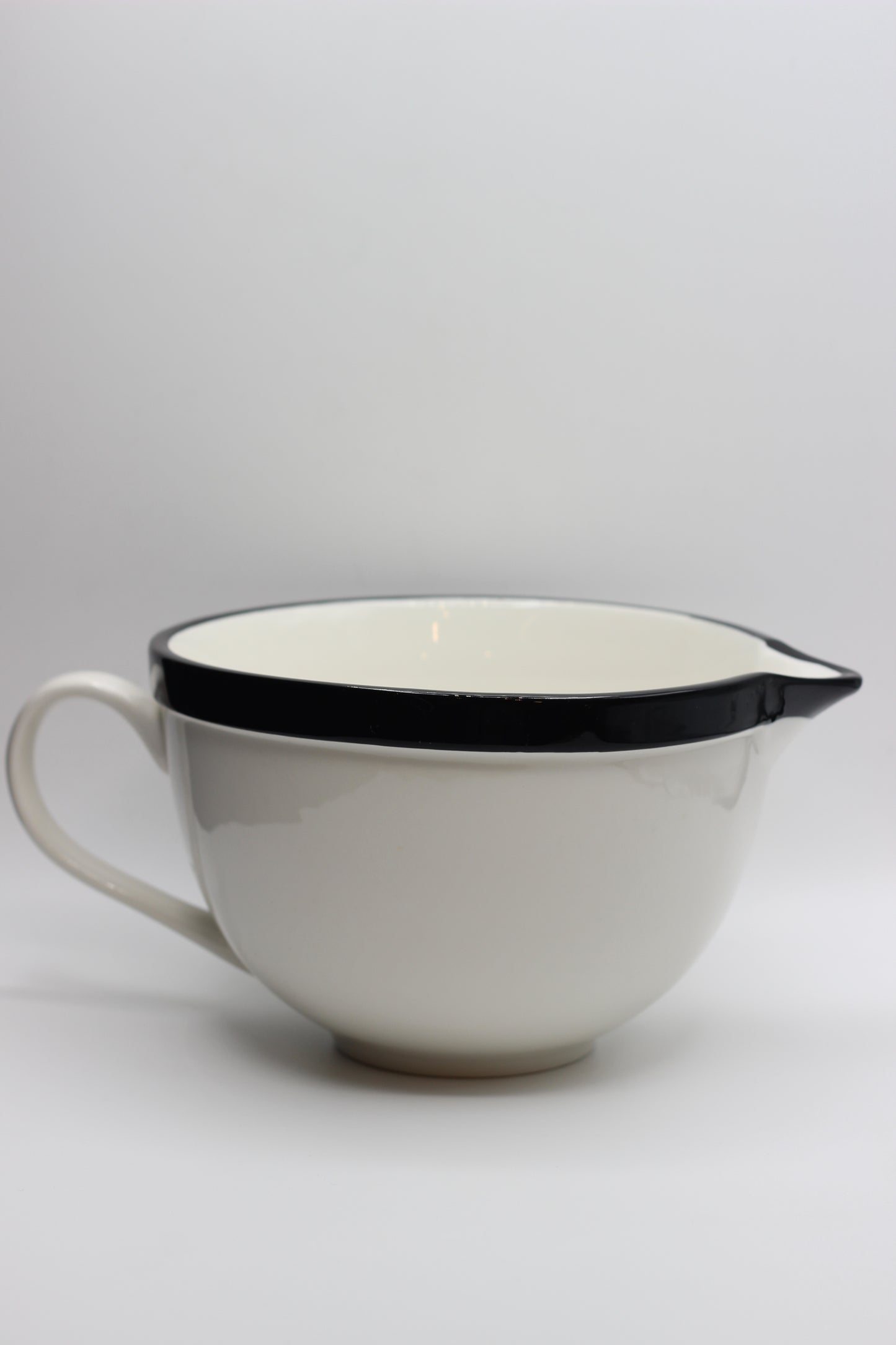 White With Black Rim Baking Bowl