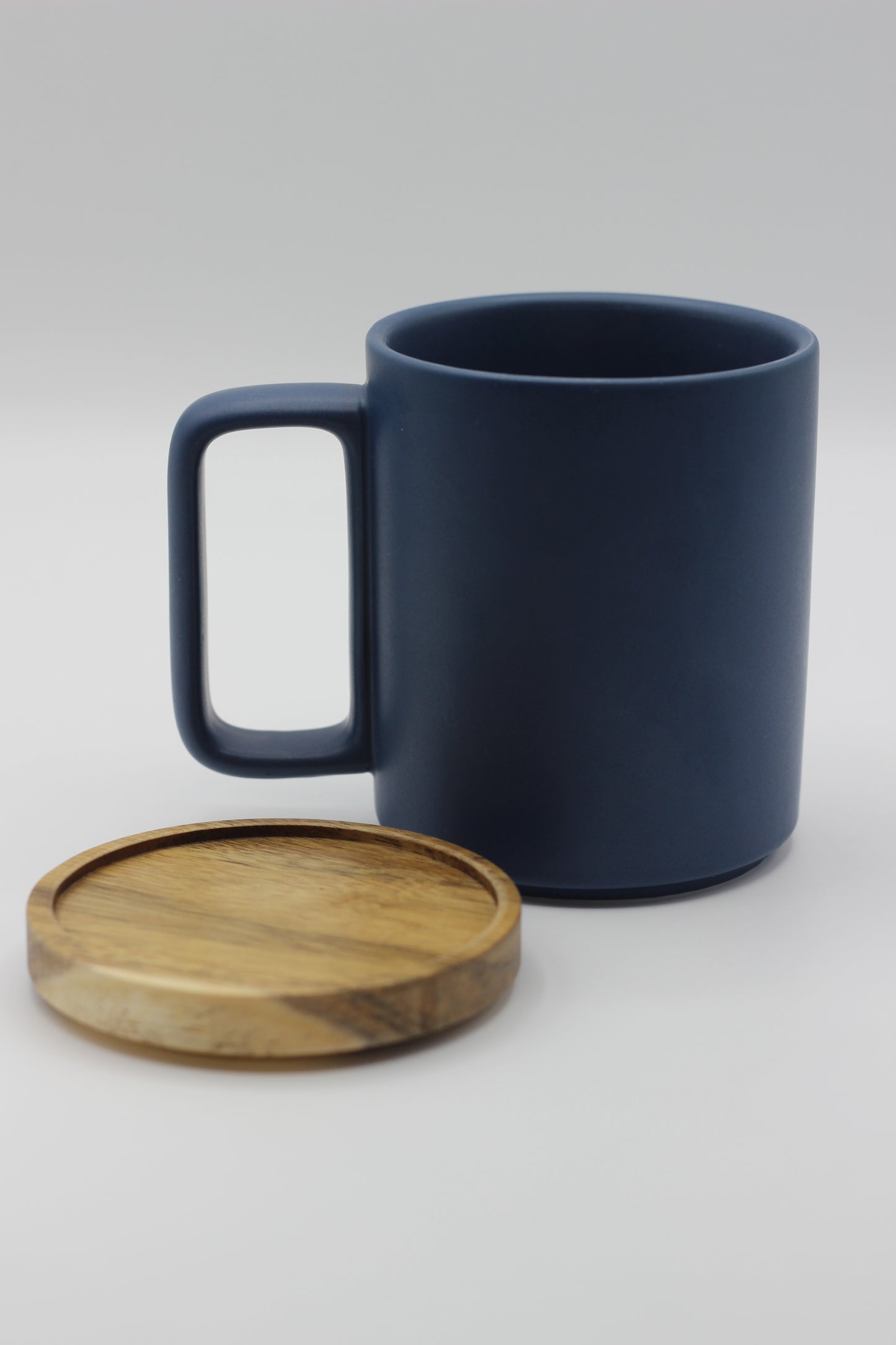 Allen Porcelain Mug With Wooden Lid